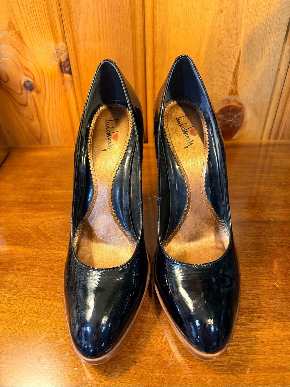 Vintage Y2K 2000s Luichiny Black Patent Leather Women’s Pumps